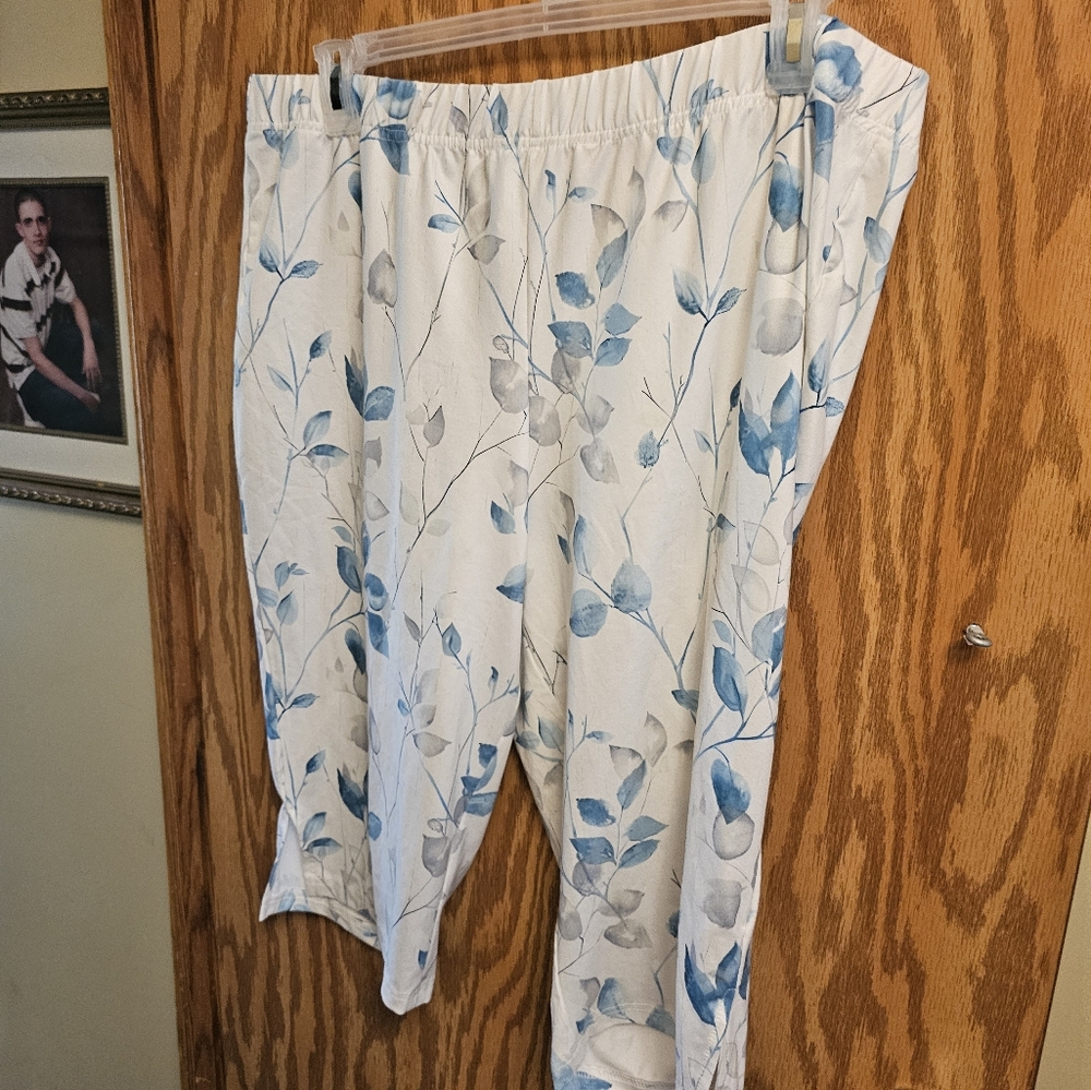 CAPRI'S 4X WOMAN'S